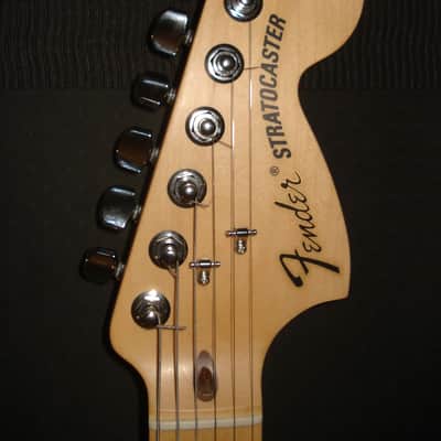 Fender American Special Stratocaster 2012 - Candy Apple Red image 11