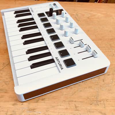 Arturia Minilab 3 Midi 25-Key Keyboard Controller image 2