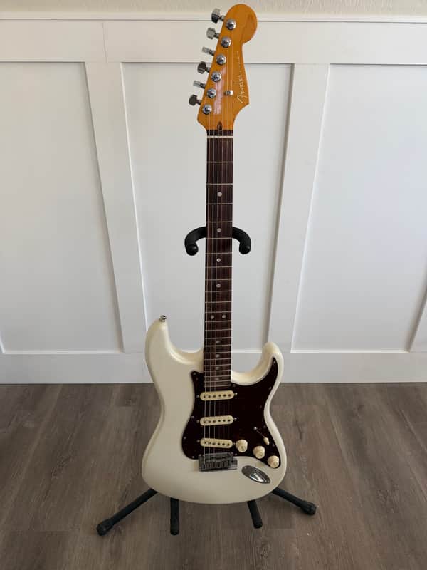 Fender American Ultra Stratocaster with Rosewood Fretboard 2019 - 2025 - Arctic Pearl