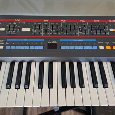 Roland Juno-106 61-Key Programmable Polyphonic Synthesizer 1984 - 1985 - Black image 4