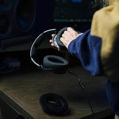 Sennheiser HD 490 PRO Open-Back Professional Headphones Bundle with 25ft Pig Hog Headphone Extension Cable & Polishing Cloth – Studio Monitoring, Mixing, and Critical Listening image 7