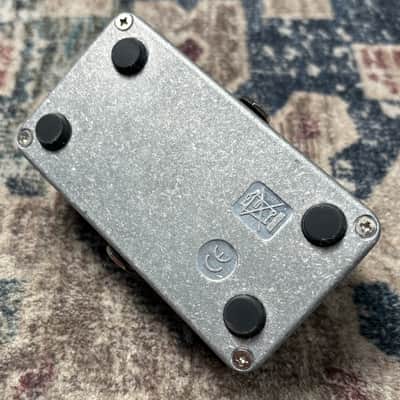 Electro-Harmonix Satisfaction Fuzz Guitar Effect Pedal! image 6