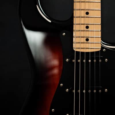 Fender Player Stratocaster with Maple Fretboard 2018 - 2024 - 3-Color Sunburst image 5