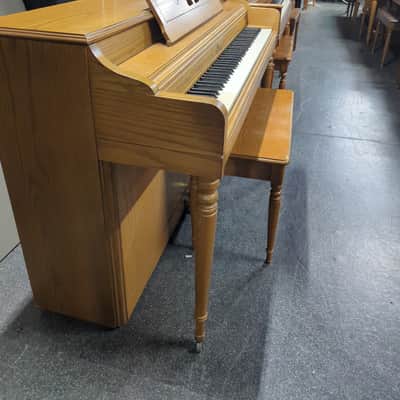 Wurlitzer 36" piano SN 1658839 90s - Oak image 3