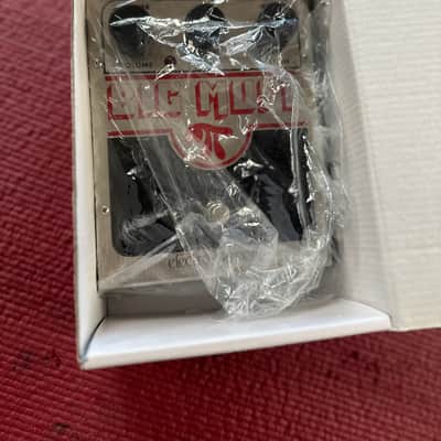 Electro-Harmonix Big Muff Pi 2000 - Present - Silver / Black / Red image 3