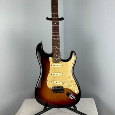 Fender Stratocaster - Made in USA - 2005 - Tobacco Burst - Mint Condition! image 1