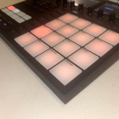 Native Instruments Maschine MKIII 2010s - Black image 3