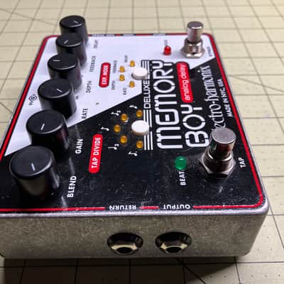 Electro-Harmonix Deluxe Memory Boy Tap Tempo Analog Delay 2010 - Present - Black / White / Red image 4