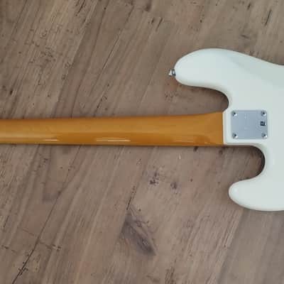 Fender Modern Player Jazz Bass IV 2014 - White image 7