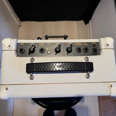 Vox VBM1 Brian May Special Recording Amp 10-Watt 1x6.5" Guitar Combo 2003 - 2005 - White with Brown Diamond Cloth image 3