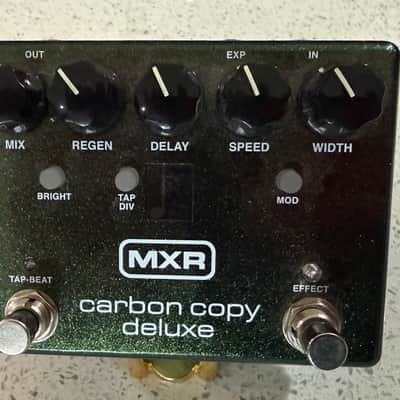 MXR Carbon Copy Deluxe Analog Delay Guitar Effects Pedal – Green Sparkle – Tap Tempo / Modulation image 2