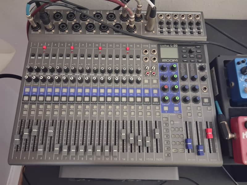 Zoom LiveTrak L-20 Digital Mixer / Recorder 2010s - Grey / Blue image 1