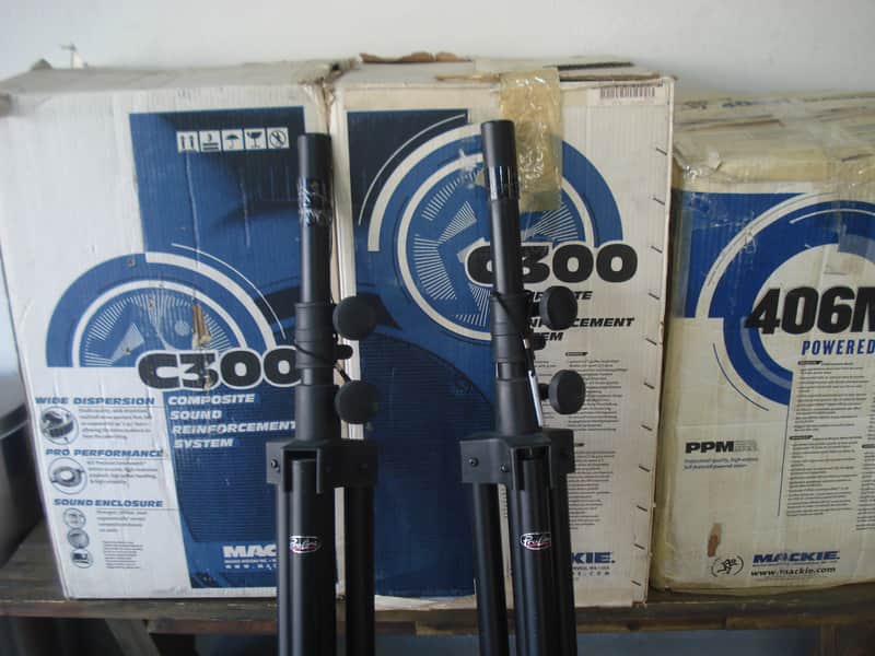 Mackie 406M Powered Mixer+C300 Speakers & Owner's Manuals--Mint Condition! image 1