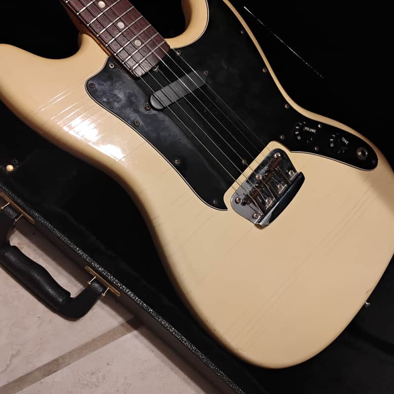 1977 Fender Musicmaster - Olympic White