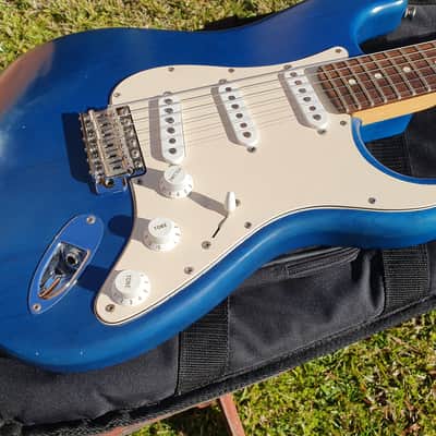 Fender Highway One Stratocaster with Rosewood Fretboard 2002 - 2005 - Natural image 3