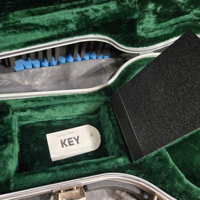 SKB Deluxe Acoustic Guitar Hard Case with Wheels image 23