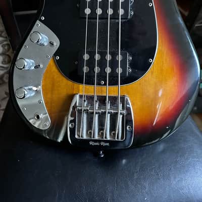 Left-Handed Music Man Sabre Bass – 1980/81 – Vintage USA – Sunburst, Maple Neck, Calzone Flight Case image 5