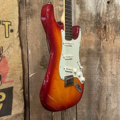 Fender American Deluxe Stratocaster with Rosewood Fretboard 2002 - Aged Cherry Burst image 4