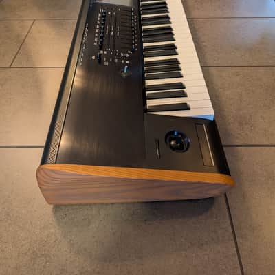 Korg KRONOS 2 88-Key Digital Synthesizer Workstation 2014 - Present - Black/Wood image 2