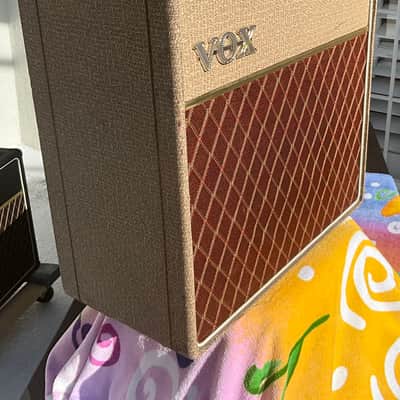 Vox AC-10 2-Channel 10-Watt 1x10" Guitar Combo 1961 - 1963 - Fawn image 19