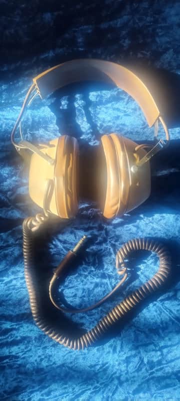 Realistic Custom Pro Stereo Headphones 1980s image 1