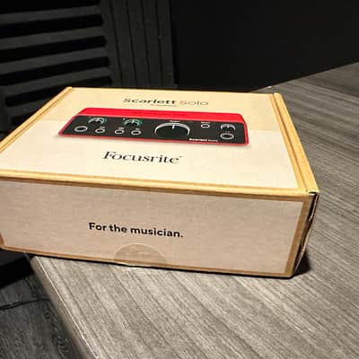 Focusrite Scarlett Solo 4th Gen 2023 - Red image 3