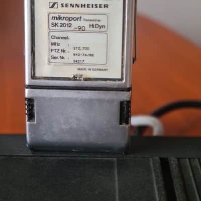 Sennheiser Sennheiser EM2003 True Diversity Receiver + SK2012 Transmitter – 210.700 MHz – Classic Pro System image 5