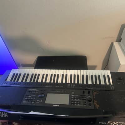 Yamaha PSR sx700 2019 image 2