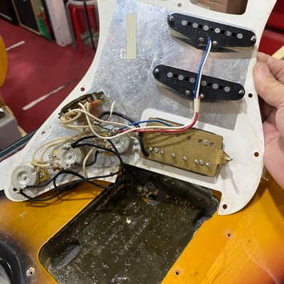 Fender 1992 American Floyd Rose Classic HSS Stratocaster Electric Guitar 3-Tone Sunburst image 19