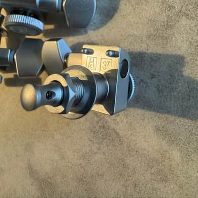 Fender Locking tuners - Brushed Chrome image 2