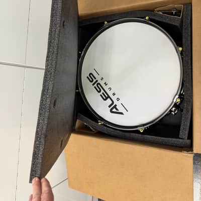 Alesis Strata Prime 2024 - Red and Black custom Strata wrap image 6