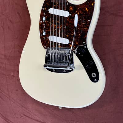 Fender MG-66-66 Mustang 2002 | Made in Japan | - Vintage White image 2