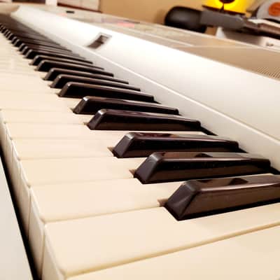 MUST SEE!!! YAMAHA DGX 505 SEMI-WEIGHTED 88-KEY DIGITAL PIANO IN AMAZING CONDITION! image 5