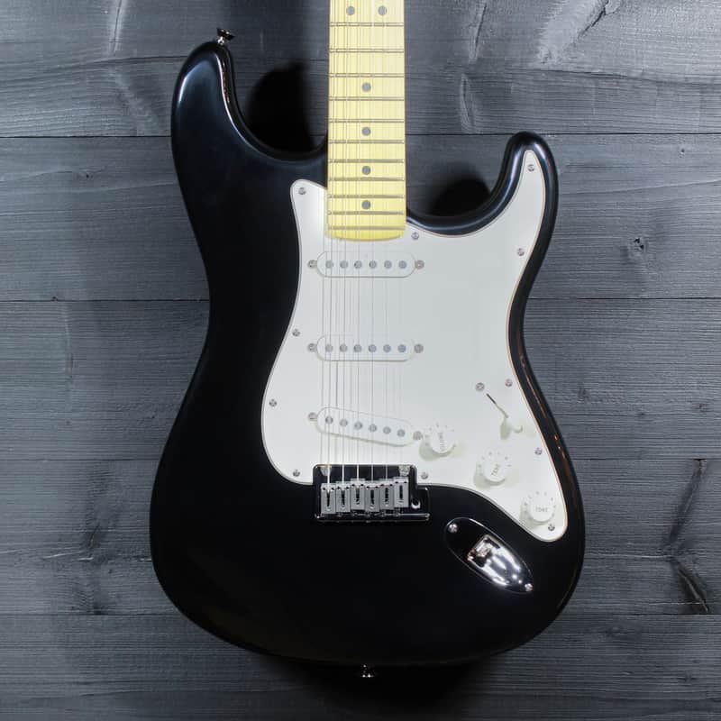 2003 Fender American Stratocaster — Black Pre-Owned c.2004
