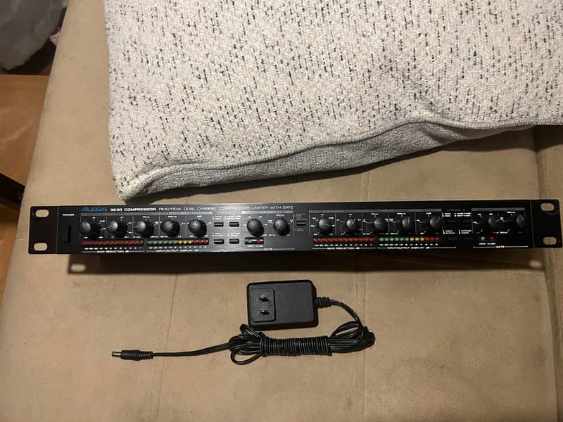 Alesis 3630 Dual-Channel Compressor / Limiter with Gate