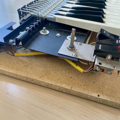 Hohner Elpiano 1968 (?) Yellow image 8