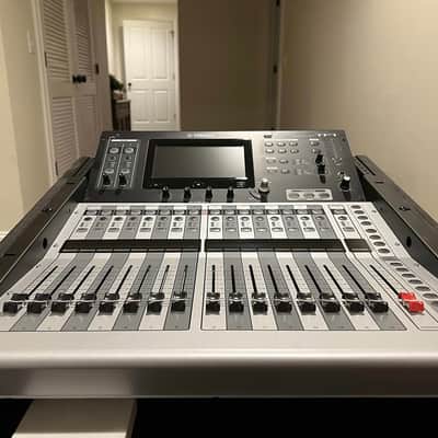 Yamaha TF1 40 Input Digital Mixing Console 2015 - Present - Grey / Black