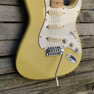 RIF 998 EKO ST-YM Yngwie Malmsteen Stratocaster w/Scalloped Fretboard Vintage White image 3
