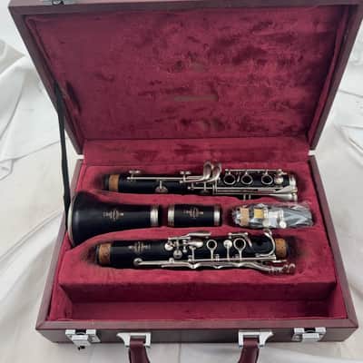 Buffet Crampon E11 Intermediate Bb Clarinet 2010s - Black image 2