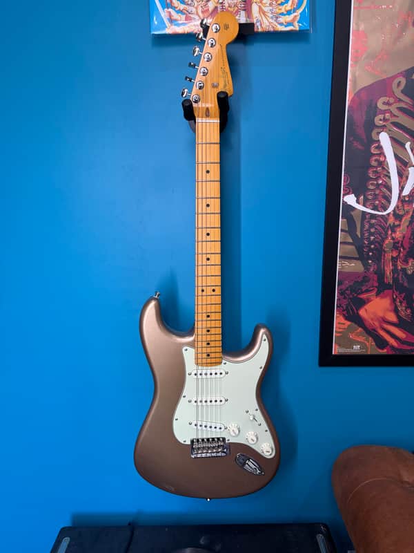 Fender American Professional Classic Stratocaster 2025 - Present - Faded Firemist Gold