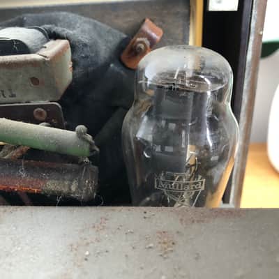 Radio Rentals RR56 valve radio 1950’s could be modified? RR56 1950 - Bakelite image 2