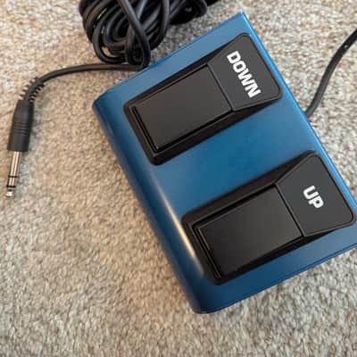 Behringer FS112V - Blue image 5