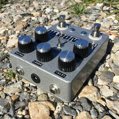 Futile Art FX Custom Shop ⛰️ Monolith Fuzz of Doom w. Boost & Tone Switch Mod Stoned-Grey Hammertone image 3