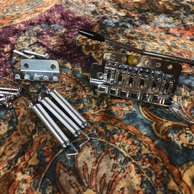 SGM Left handed Fender style Tremolo Assembly - Chrome image 4