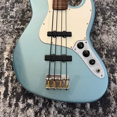 Fender Standard Jazz Bass 2002 MIM Agave Blue Rosewood FB 4-String Bass Guitar image 2