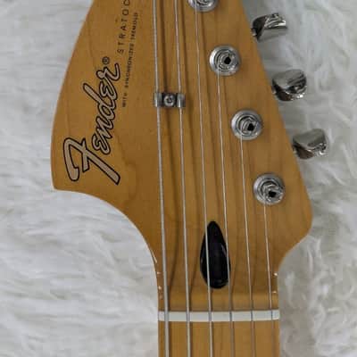 Fender Jimi Hendrix Stratocaster Guitar, Maple Fingerboard, 3-Color Sunburst image 4