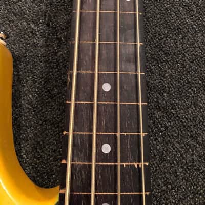 Fender Deluxe Series (Made Fretless) Jazz Bass 24 Fret Quilt Top w/ Active EQ 2005 Painted Yellow / image 3