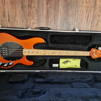Ernie Ball Music Man StingRay 4 H with Maple Fretboard 1999 - 2018 - Lava Pearl image 1
