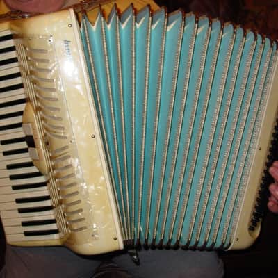 Century by Atlas Accordion image 9