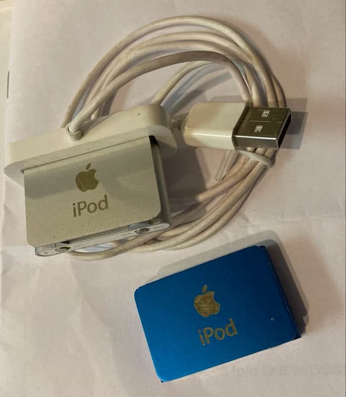 Apple iPod Shuffle 1 Silver Tested Working 1 blue pwr but NOT working & DOCK as is image 1